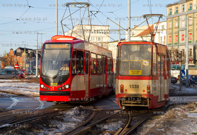 Gdansk. Mijajace sie tramwaje na Hucisku. 
10.01.2011
fot....