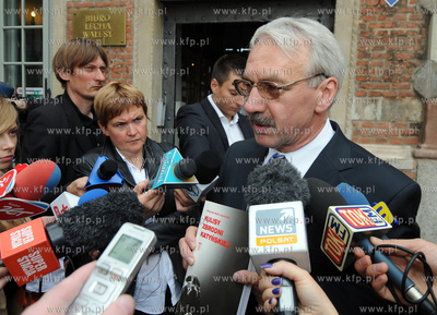 Gdansk, Dlugi Targ. Konferencja prasowa mecenasa Romana...