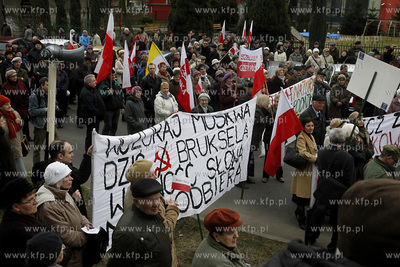 Szczecin. Protest i przemarsz ludzi, ktorzy nie zgadzaja...