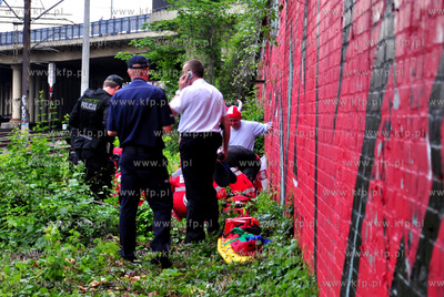 Gdansk. Pijany kibic hiszpanski ubrany w koszulke Polski...