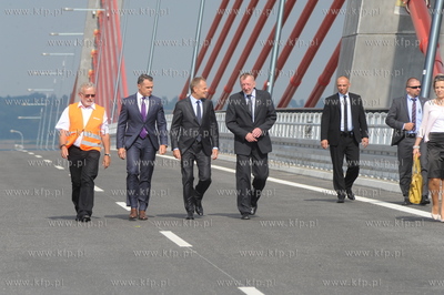 Otwarcie mostu w Kwidzynie. Nz. Premier Donald Tusk...