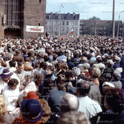 I wolne wybory parlamentarne - wiec przedwyborczy Solidarnosci...