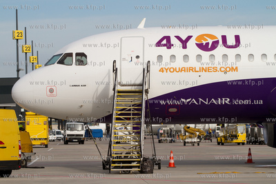 Port Lotniczy Gdansk. Nz.Airbus 320 nowej linii czrterowej...