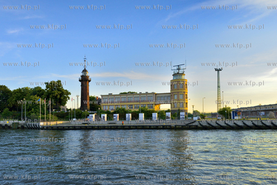 Gdansk. Nowy Port. Kapitanat Portu Gdanskiego i zabytkowa...