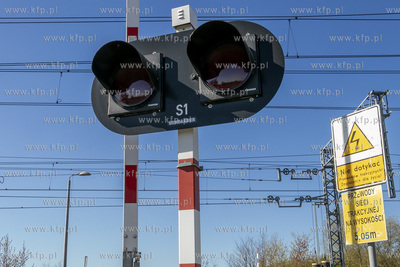 Sygnalizacja świetlna przed przejściem kolejowym...