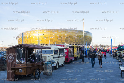Gdańsk. Jemy na Stadionie. Największy zlot food trucków...