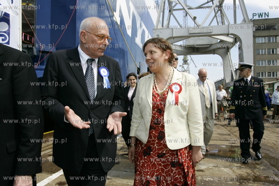 Stoczni Gdynia, ceremonia chrztu samochodowca Ro-Ro...