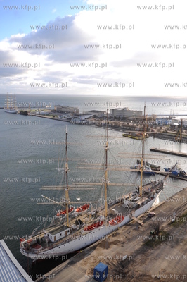 Gdynia, ponad 140 metrowy apartamentowiec SEA TOWERS...