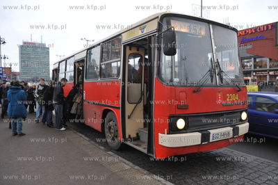 Przystanek gdanskiego ZKM-u na Podwalu Grodzkim, obok...