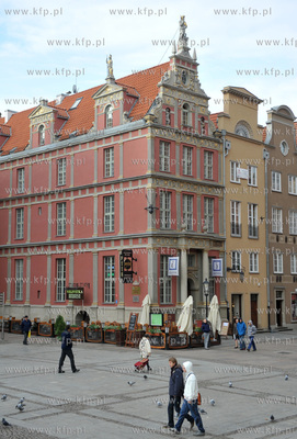 Gdansk rog Dlugiego Targu i ul. Lawniczej. Nz. budynek,...