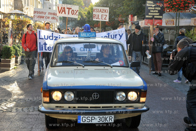 MOLO KSIAZKOWE od deski do deski. Akcja milosnikow...