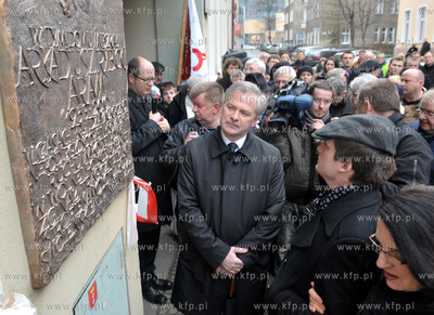 Odsloniecie tablicy pamiatkowej poswieconej pamieci...