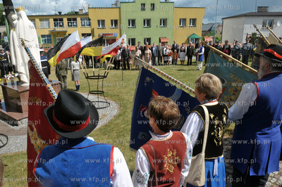Zukowo na Kaszubach. Plac przed kosciolem sw. Jana...