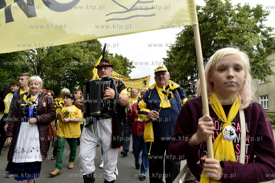 XIX Światowy Zjazd Kaszubów odbył się w Rumi. Przemarsz...