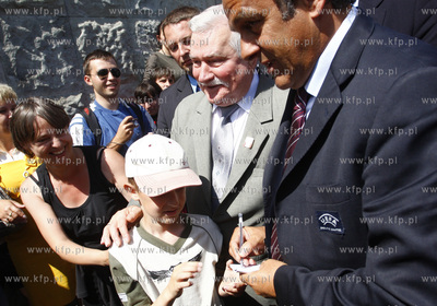Gdansk. Michel Platini spaceruje po ulicach starowki...