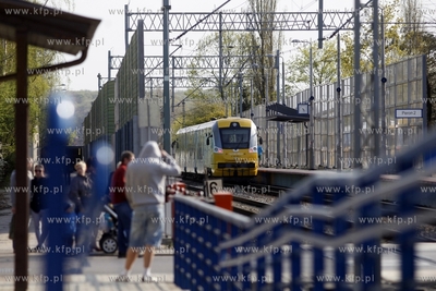 Gdansk Orunia. Przejazd kolejowy miedzy ul. Goscinna...