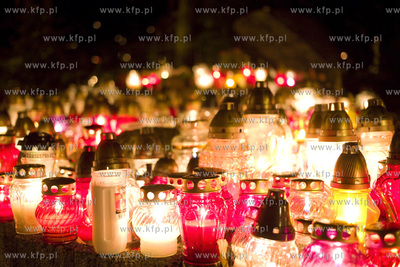 Dzień Wszystkich Świętych. Cmentarz komunalny w...