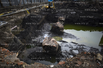 Gdańsk. Dolne Miasto. Prace archeologiczne przy przemysłowym...