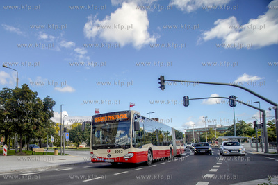 Autobus Mercedes-Benz O530G Citaro C2 na Podwalu Przedmiejskim...