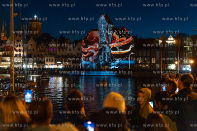 Mapping „Morskie opowieści” wyświetlany na fasadzie...