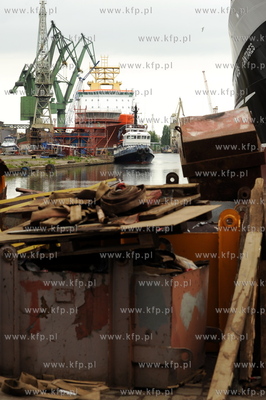 Stocznia Gdanska w niedziele. n/z Stadt Tug, Ro Fjord...