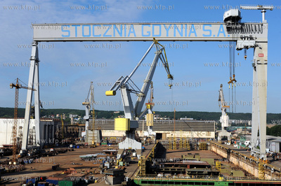 Port w Gdyni. Widok z promu Stena Baltica. n/z Stocznia...