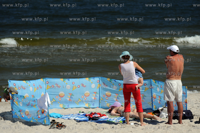 Dziwnow, plaza. Plazowicze  02.06.2009 fot. Wojciech...