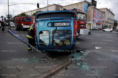 Gdansk. Wypadek dwoch aut na skrzyzowaniu ulic Grunwaldzkiej...