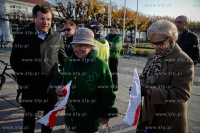 Sopot. Plac przed wejsciem na molo. Tydzien Flagi z...