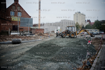 Gdansk. Wymiana kostki brukowej na skrzyzowaniu ulic...
