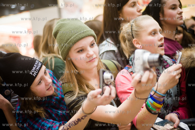 Gdansk. Galeria Baltycka. Spotkanie z Dawidem Kwiatkowskim.
28.11.2013
fot....