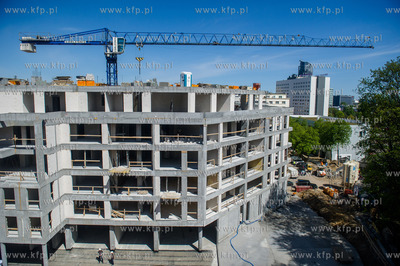 Gdynia. Uroczyste zawieszenie wiechy na nowo powstajacym...