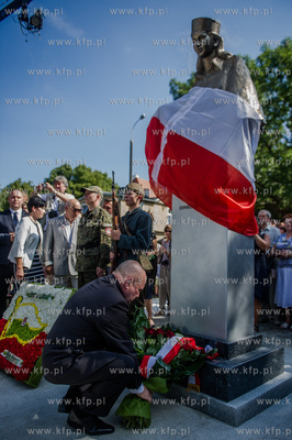 Gdansk. Orunia. Plac przy kosciele sw. Jana Bosko....