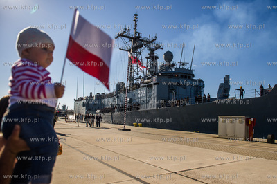 Port Wojenny w Gdyni Oksywiu. Przywitanie powracających...