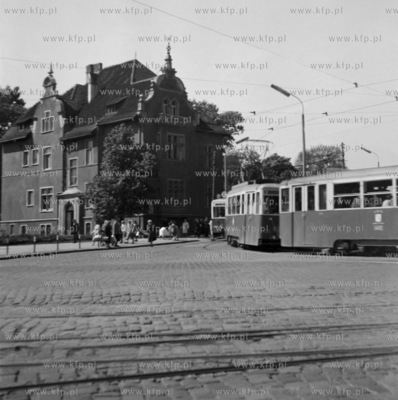 Tramwaj na Hucisku w Gdansku zakreca z lul. Waly Jagiellonskie...