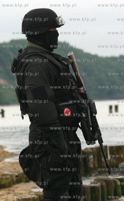 Ekipa filmowa serialu Kryminalni realizuje na plazy...