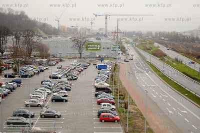 Trwaja prace wykonczeniowe Hali Sportowo - Widowiskowej...