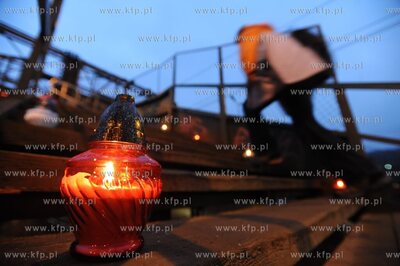 Przystanek Gdynia Stocznia. Obchody 38 rocznicy wydarzen...