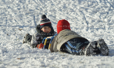 Gdansk-Suchanino. Zimowe szalenstwo na sankach.
Nz....