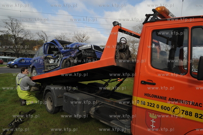 Wypadek samochodowy na Podwalu Grodzkim, niebieska...