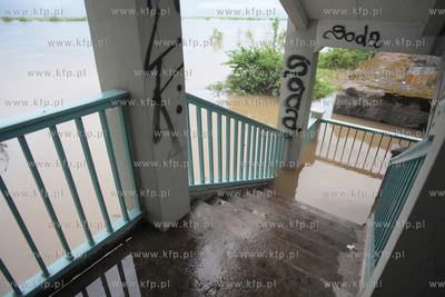 Tczew przygotowuje sie na nadejscie fali powodziowej.
24.05.2010
fot....