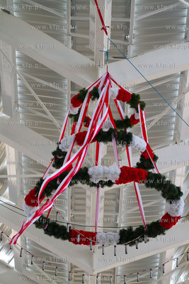 Uroczystosc zawieszenia wiechy nad nowo budowanym terminalem...