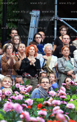 Estrada przed Palacem Opatow w Parku Oliwskim. Mozartiana...