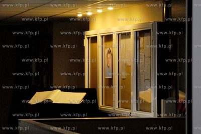 Ksiega kondolencyjna w holu Teatru Muzycznego w Gdyni...