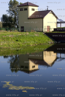 Stacja pomp na kanale Czarnej Lachy w okolicy Mokrego...