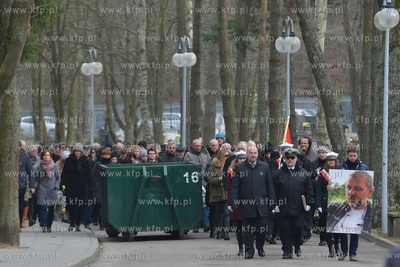 Rodzina, przyjaciele, znajomi, wspolpracownicy - setki...