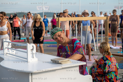 Joga na molo w Sopocie. 17.08.2024. Fot. Konrad Kosycarz...