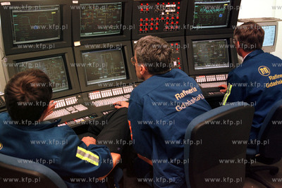 Rafineria Gdanska S.A. - sterownia09.10.2000fot....