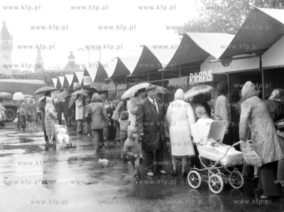 Wiosenne targi handlowe w Sopocie. 8maj1976_z.kosycarz_p74...