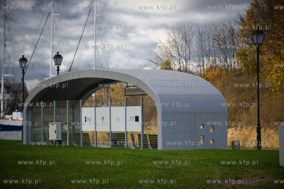 Przysta " dla bialej floty przy Twierdzy Wisloujscie...